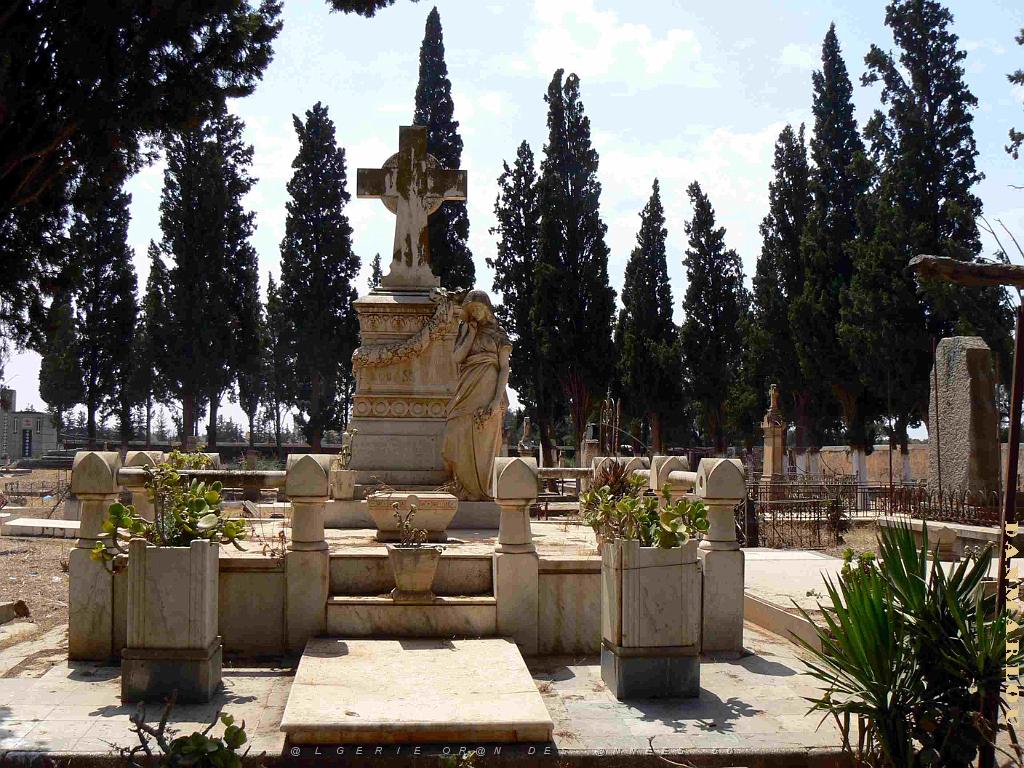 HAMMAM BOU HADJAR 2009 LE CIMETIERE   (6).jpg